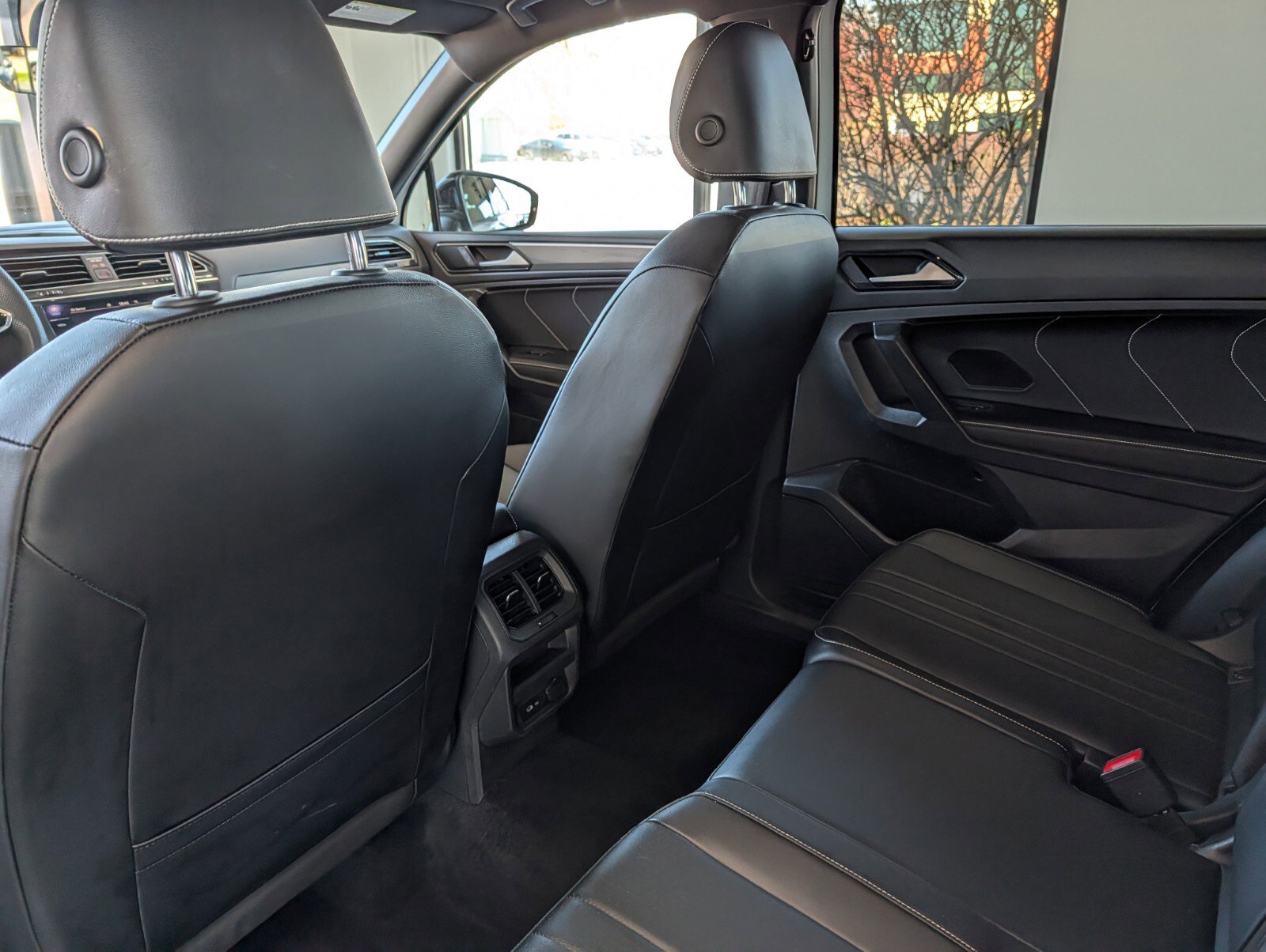 Used 2022 Volkswagen Tiguan SE R-Line image 14