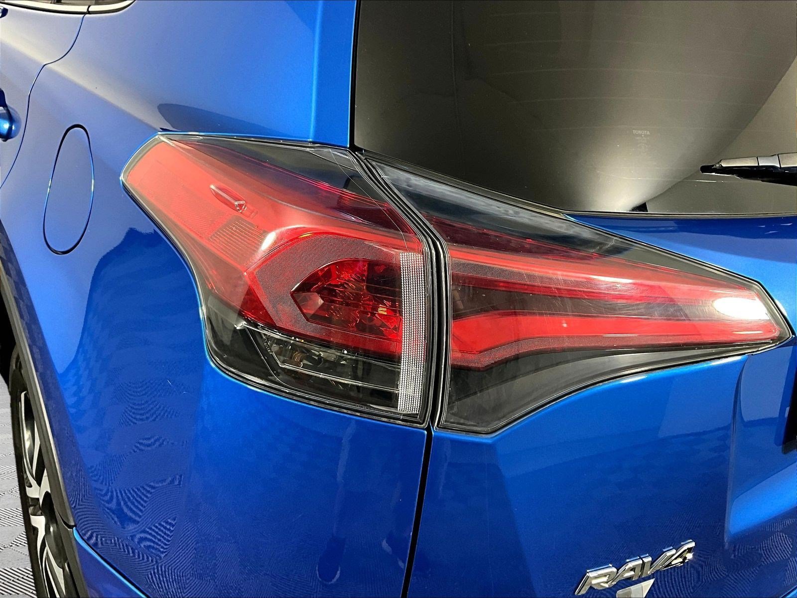 Used 2018 Toyota RAV4 LE w/ All Weather Liner Package FWD image 23