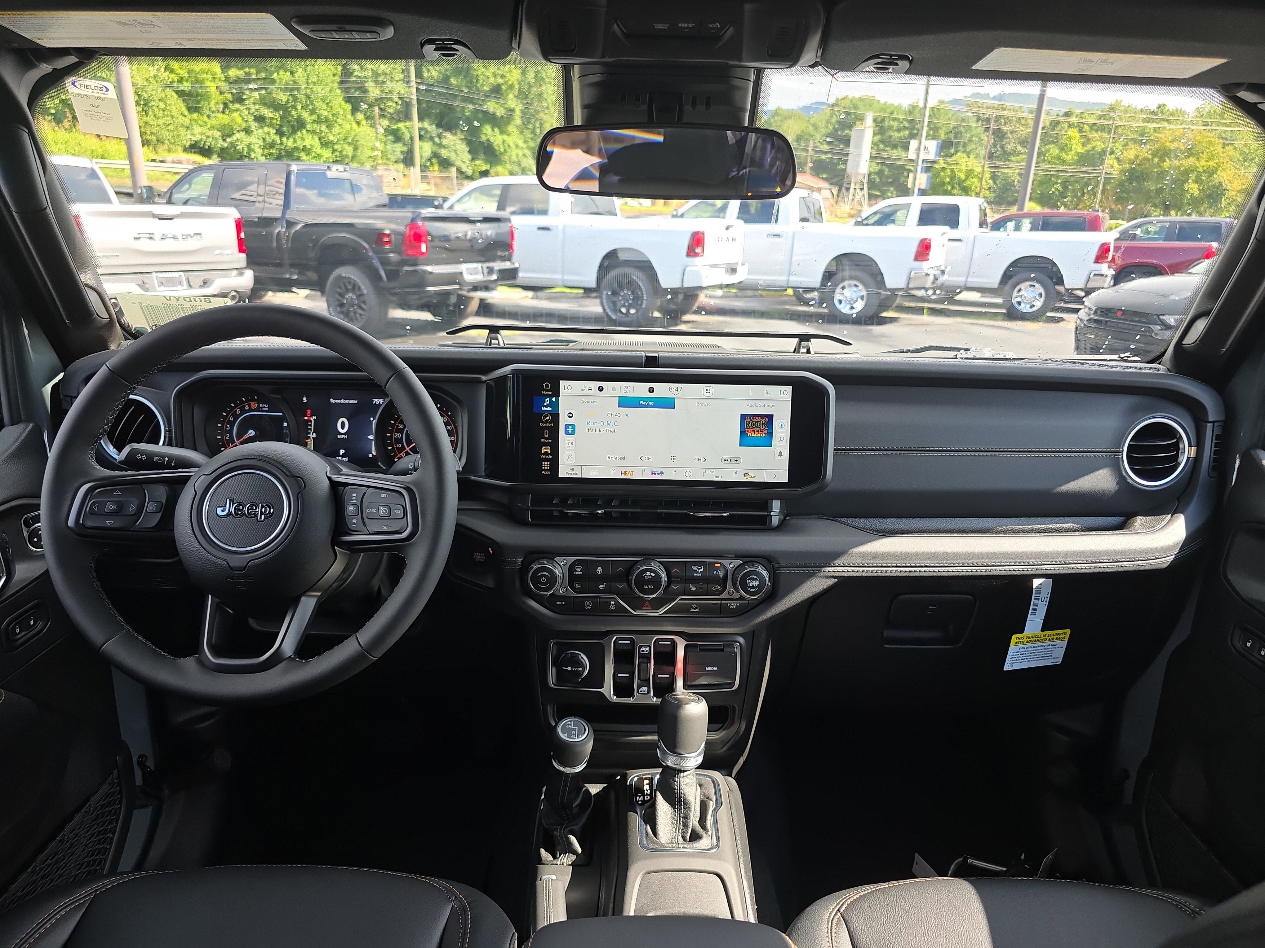 New 2025 Jeep Gladiator Sport w/ Premium Package image 13