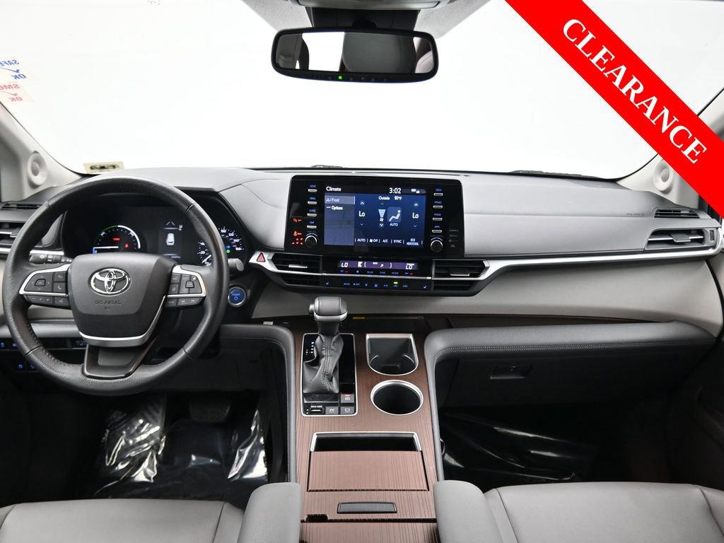 Used 2022 Toyota Sienna XLE image 36