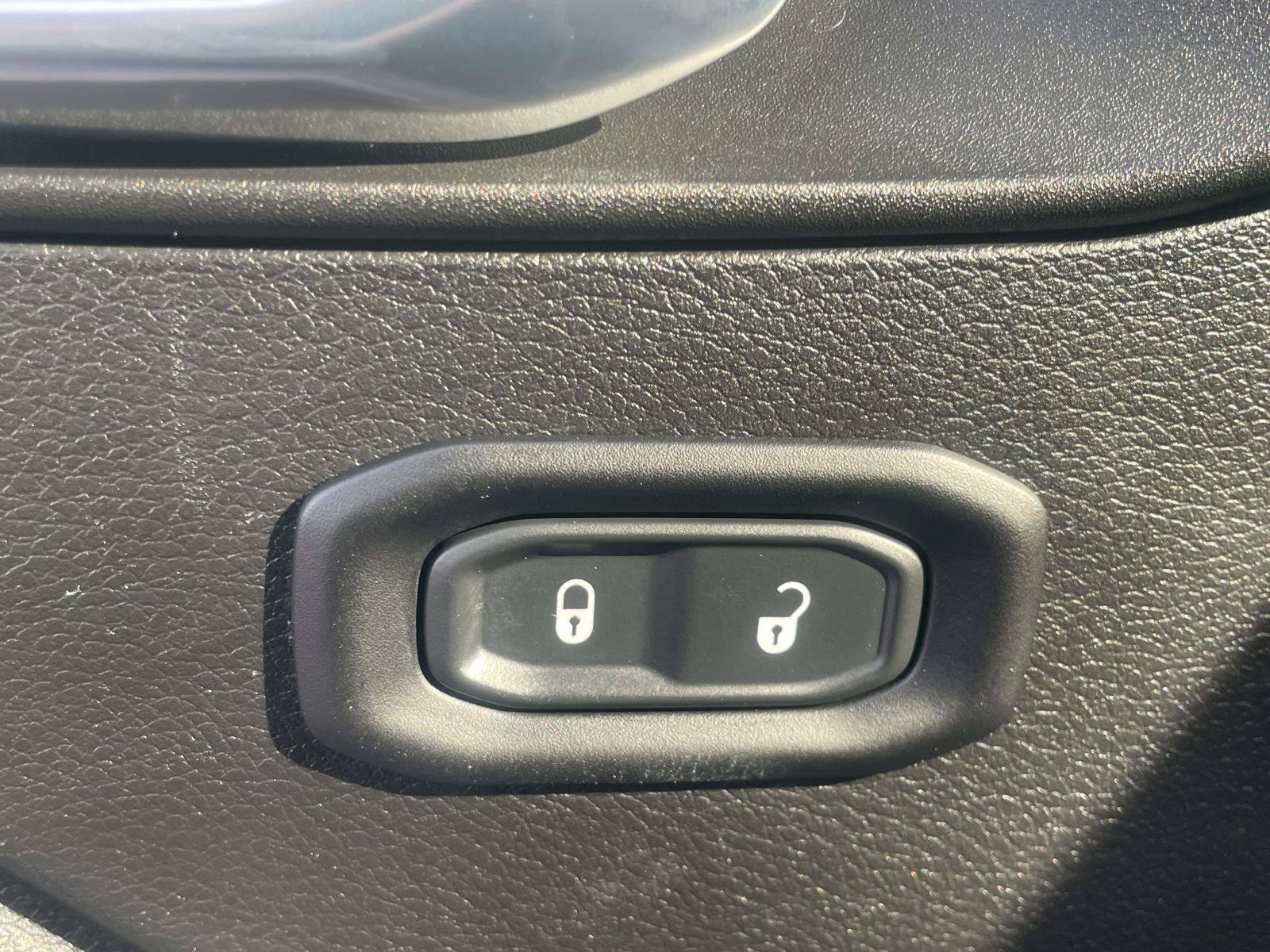 Used 2022 Jeep Gladiator Overland AWD/4WD image 24