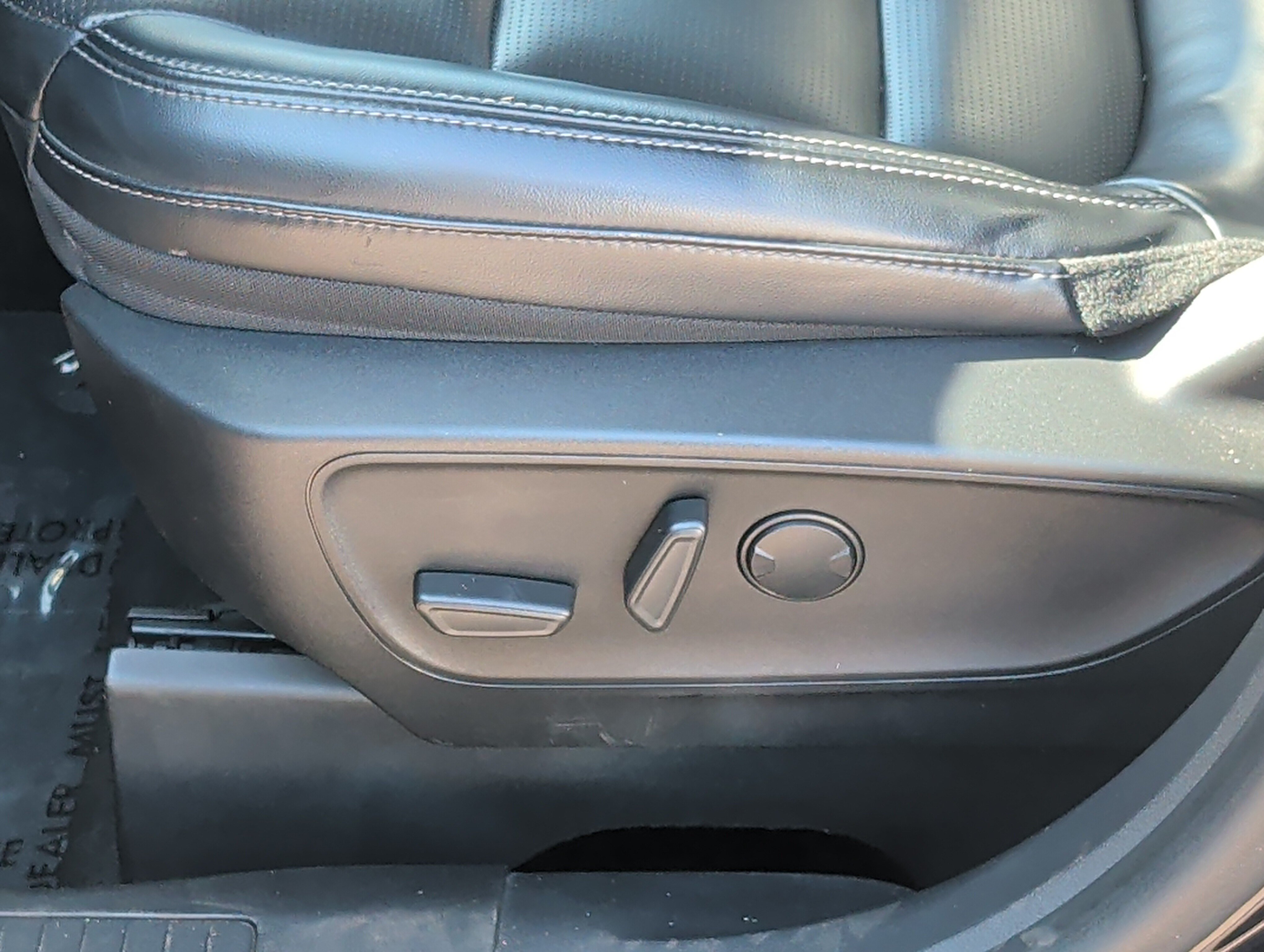 Used 2023 Ford Escape Platinum AWD/4WD image 20