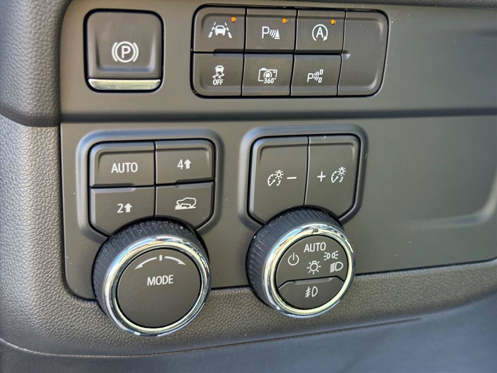 Used 2026 Chevrolet Tahoe Premier AWD/4WD image 19