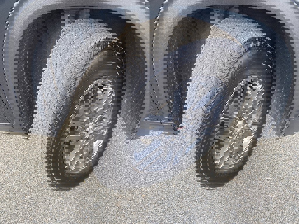 Used 2025 GMC Acadia Elevation image 6