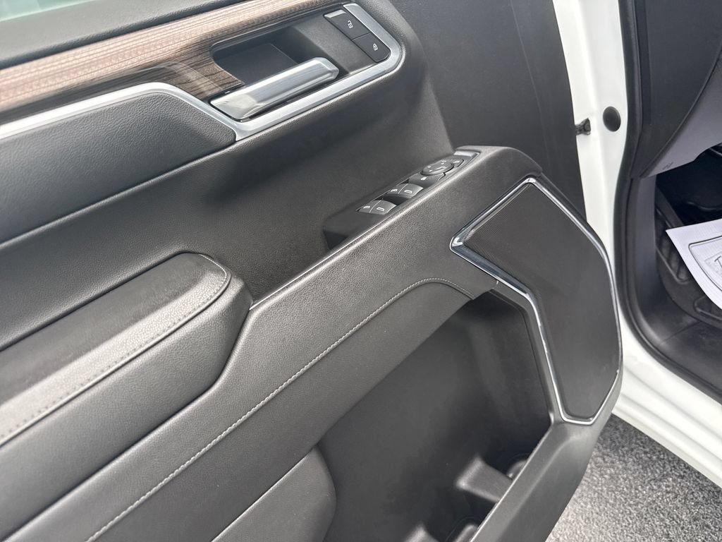 Used 2023 Chevrolet Silverado 1500 LT AWD/4WD image 14