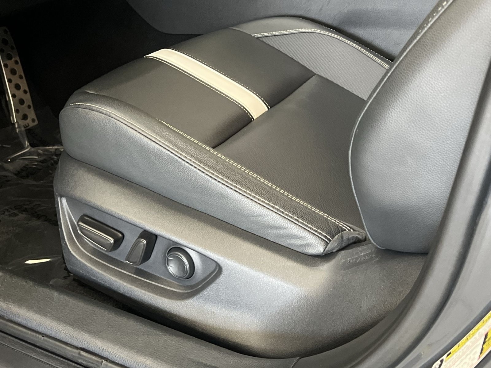 Used 2025 Toyota Camry SE FWD image 13