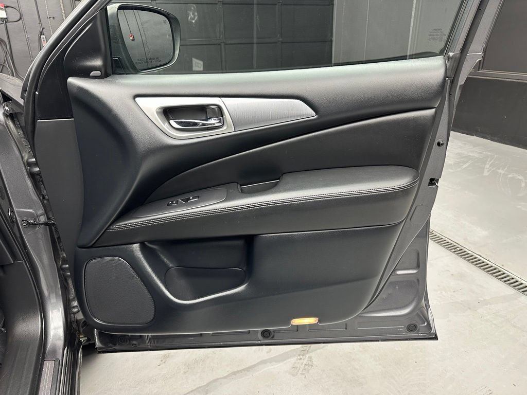 Used 2019 Nissan Pathfinder SL AWD/4WD image 28