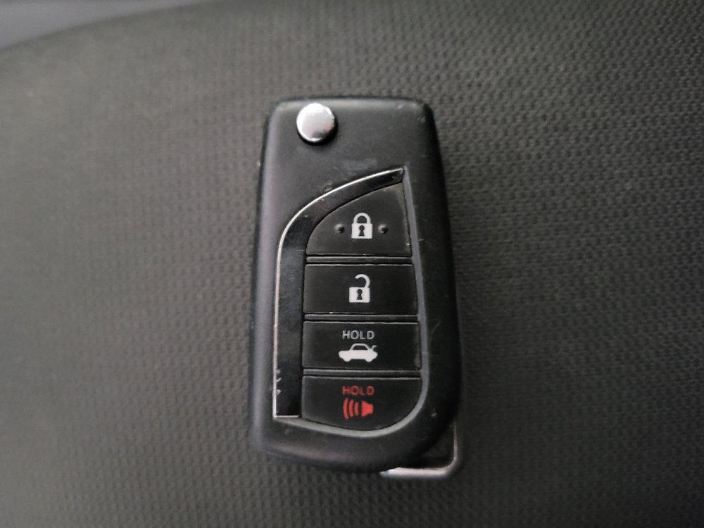 Used 2022 Toyota Corolla LE w/ Carpet Mat Package (TMS) FWD image 32