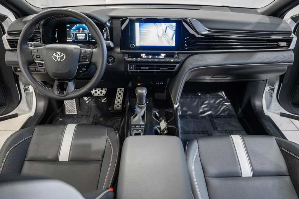 Used 2025 Toyota Camry SE image 19