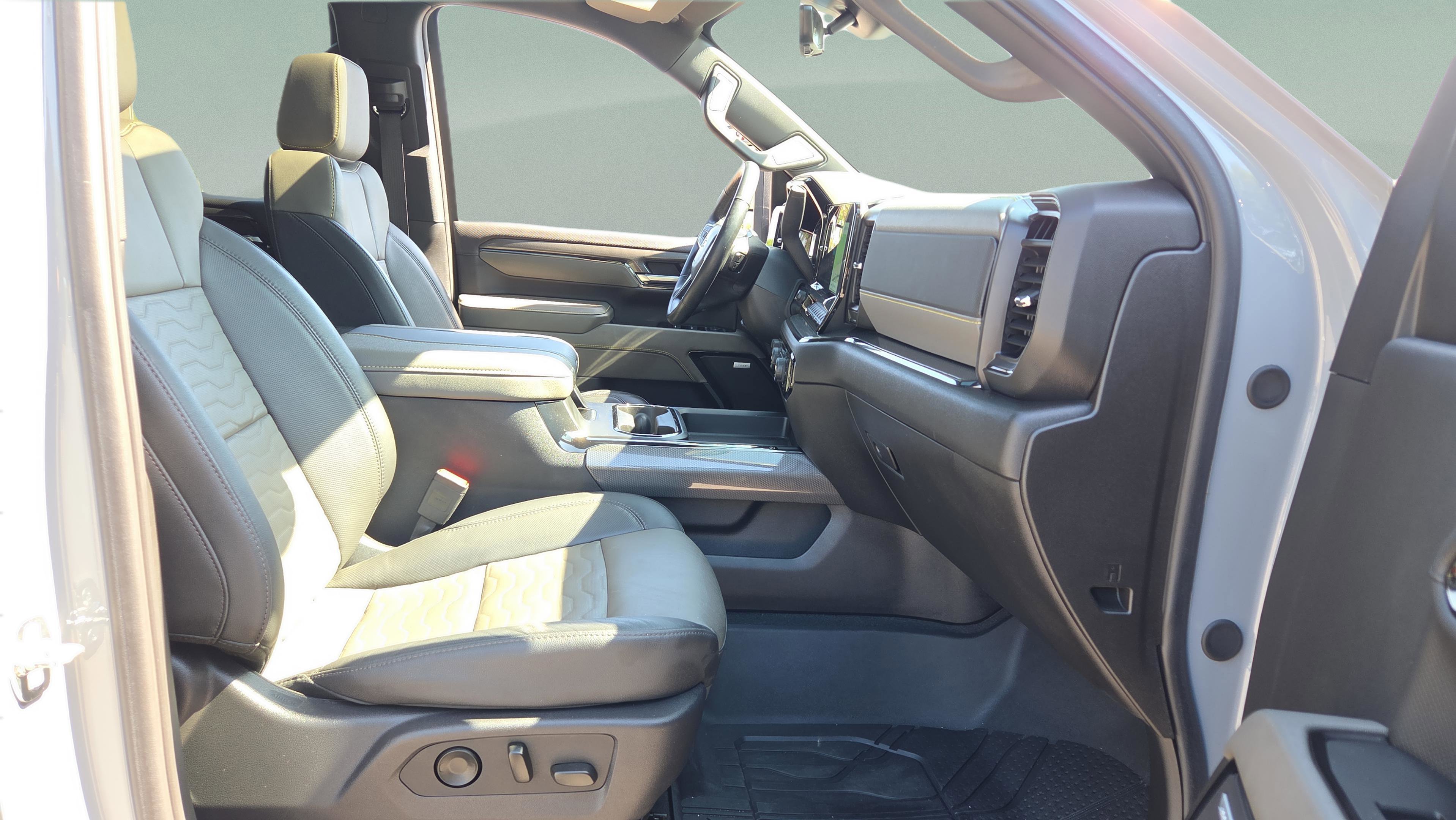 Certified 2025 Chevrolet Silverado 2500 ZR2 w/ Technology Package AWD/4WD image 16