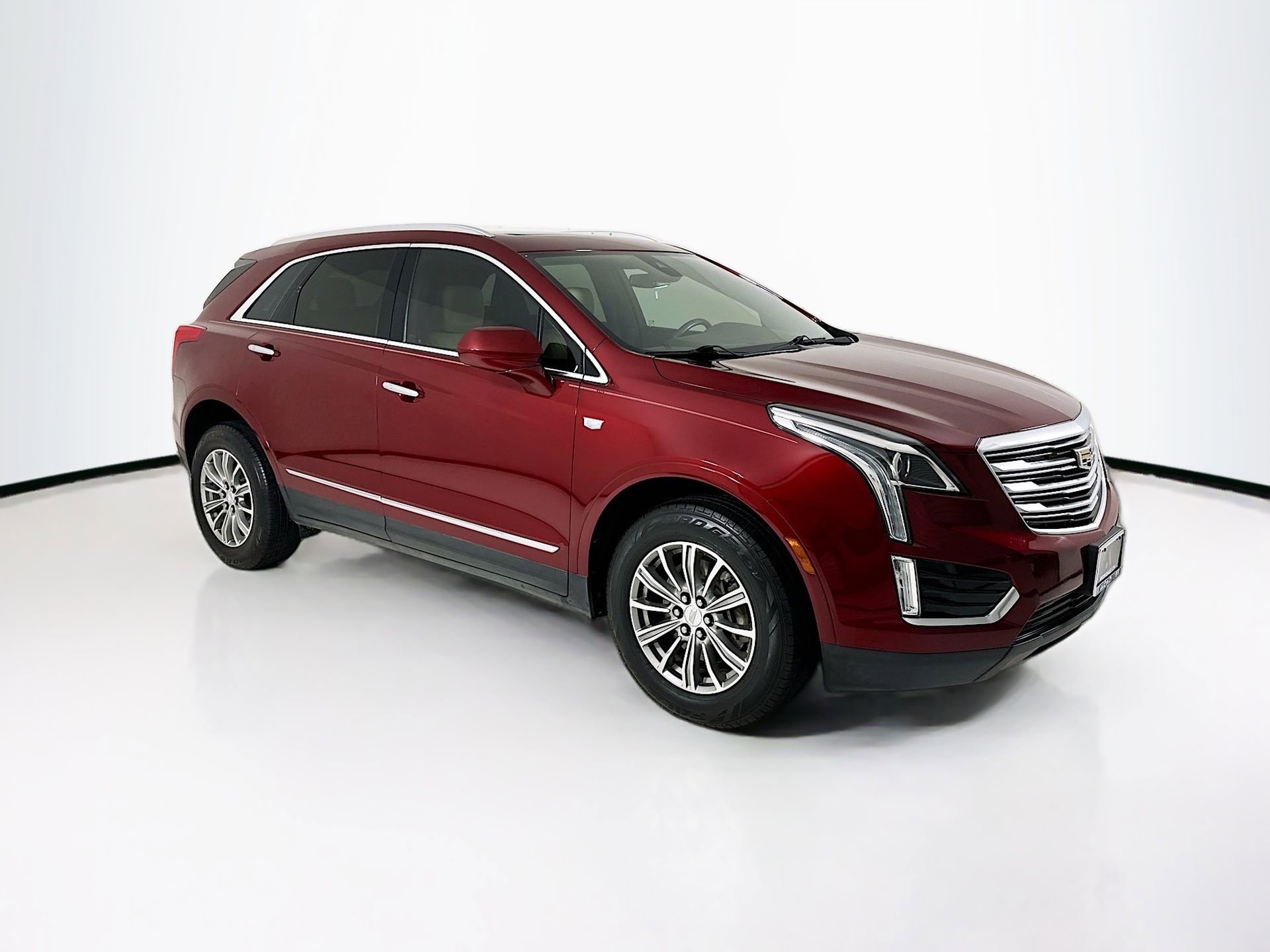 Used 2017 Cadillac XT5 Luxury w/ Driver Awareness Package FWD image 1