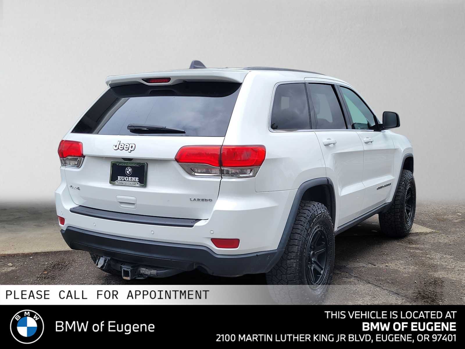 Used 2017 Jeep Grand Cherokee Laredo AWD/4WD image 3
