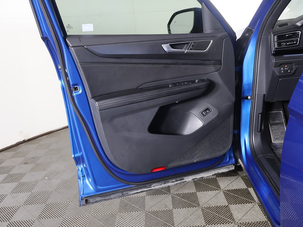 Used 2024 Volkswagen Atlas Cross Sport SEL R-Line image 24