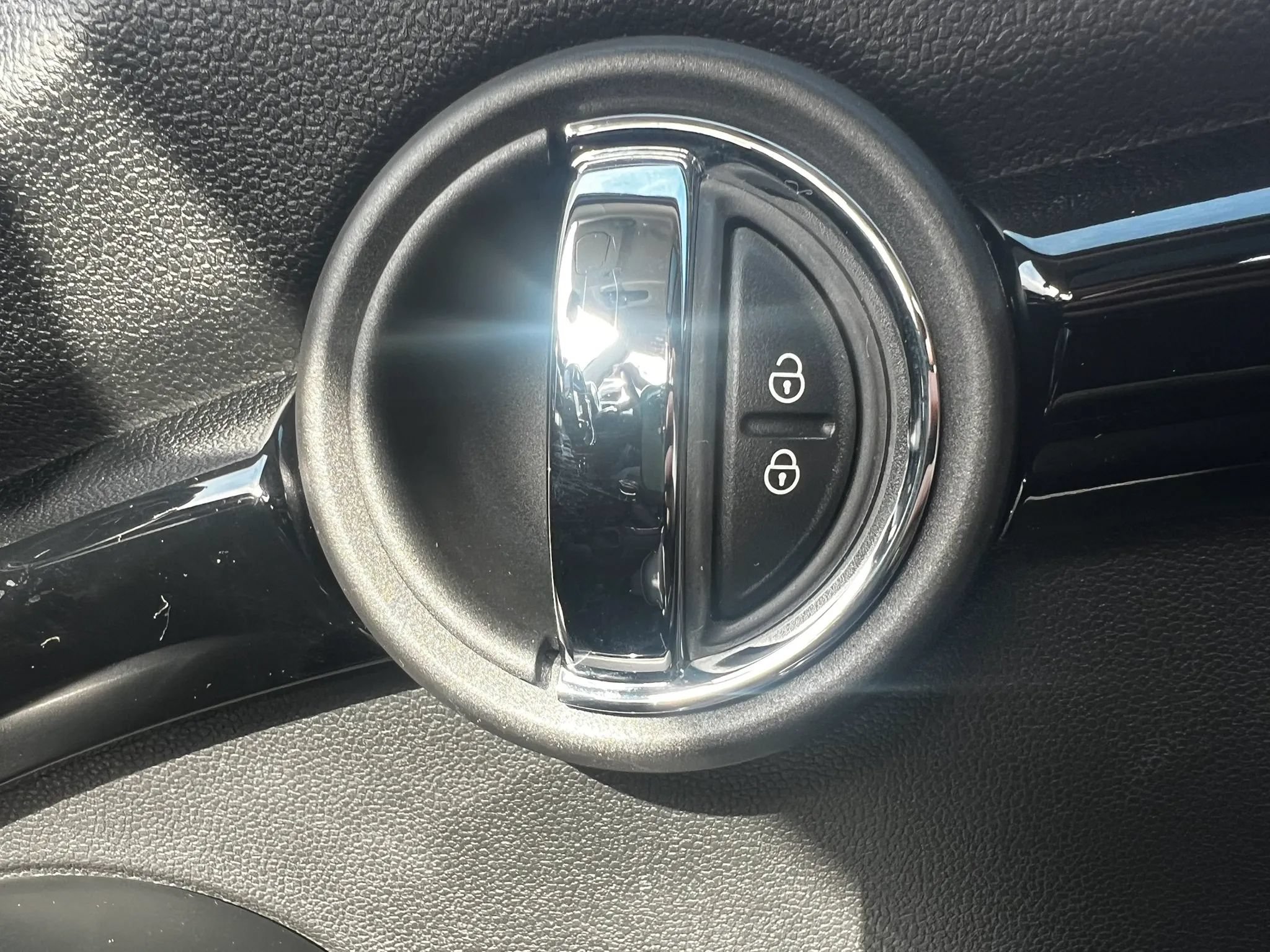 Used 2015 MINI Cooper S w/ Park Assistant Package FWD image 37