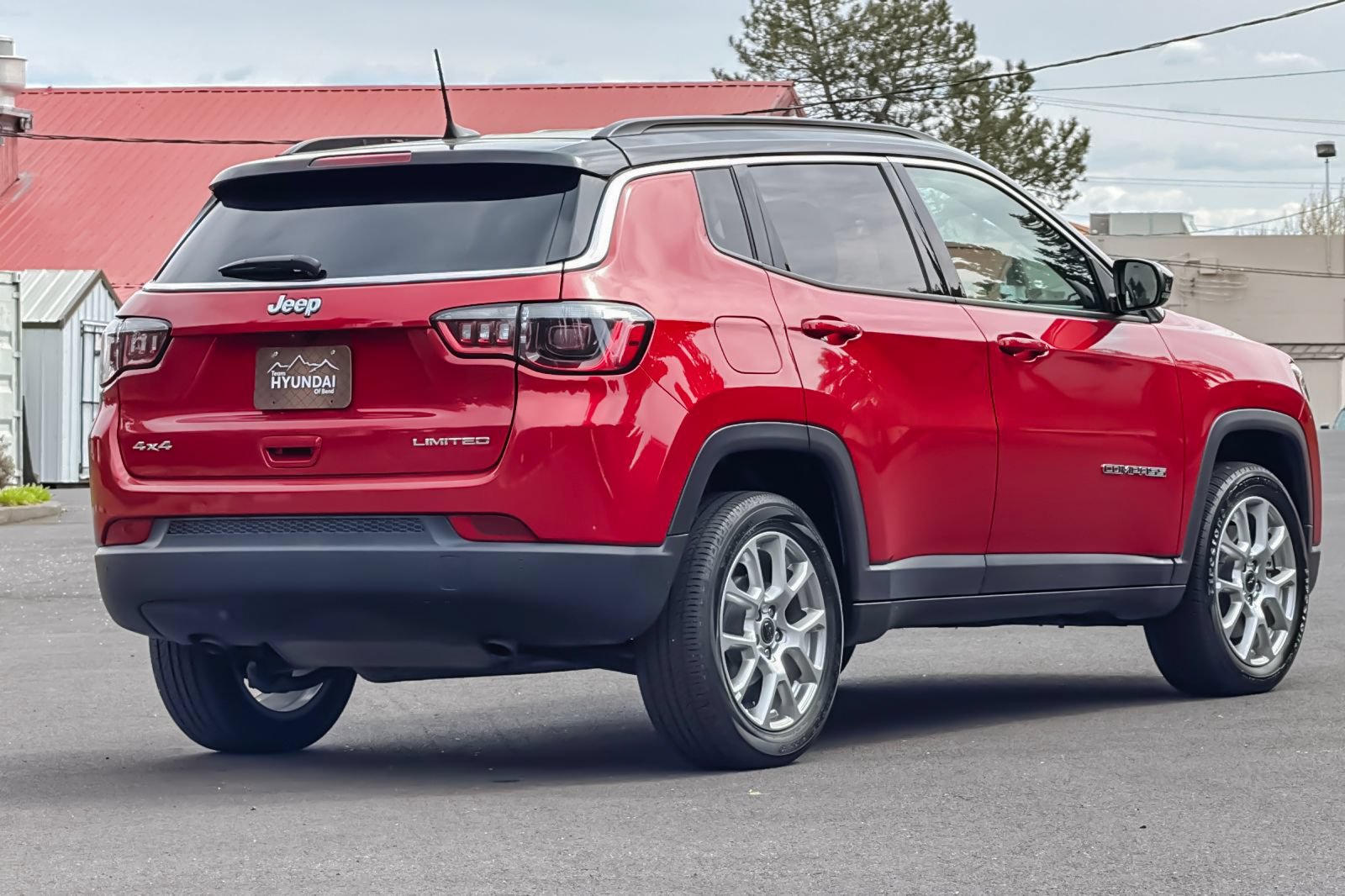 Used 2025 Jeep Compass Limited AWD/4WD image 4