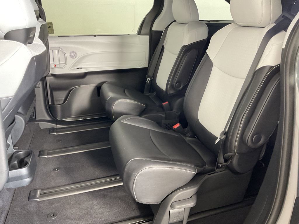 New 2026 Toyota Sienna XSE image 18