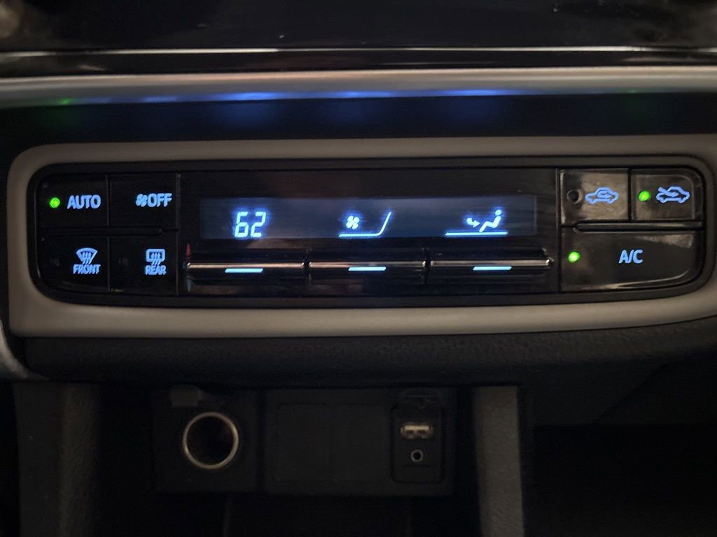 Used 2018 Toyota Corolla LE image 19