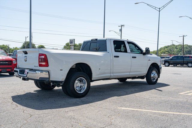 Used 2024 RAM 3500 Tradesman w/ Chrome Appearance Group AWD/4WD image 5