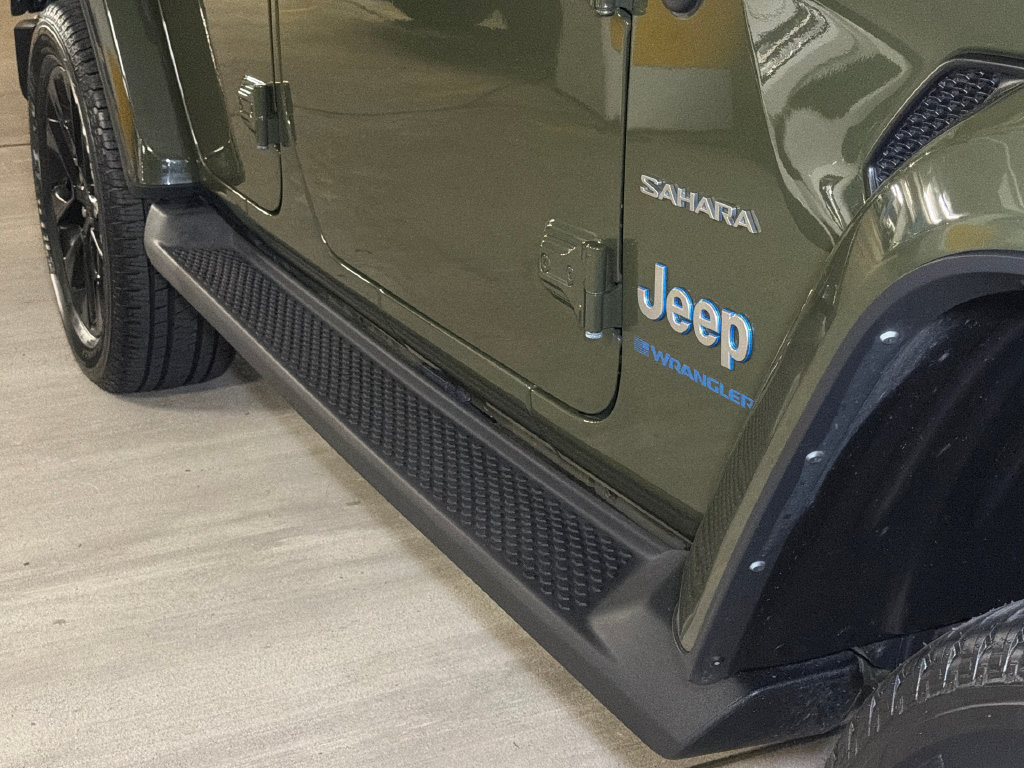 Used 2023 Jeep Wrangler Unlimited Sahara w/ Cold Weather Group AWD/4WD image 9