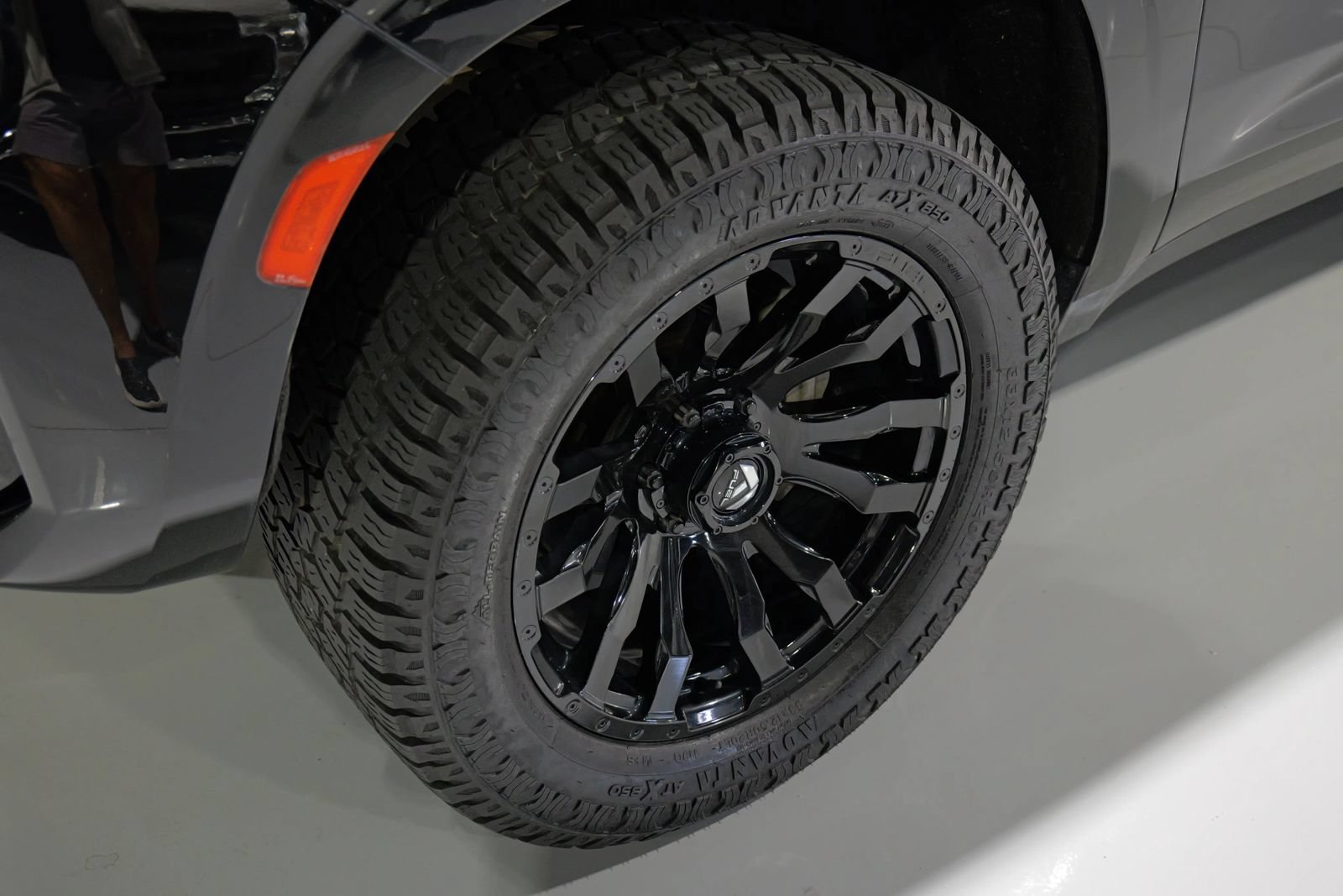 Used 2021 Chevrolet Tahoe Z71 w/ Z71 Off-Road Package AWD/4WD image 9