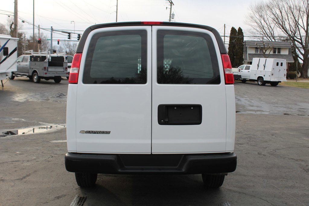 Used 2022 Chevrolet Express 2500 w/ Driver Convenience Package RWD image 5