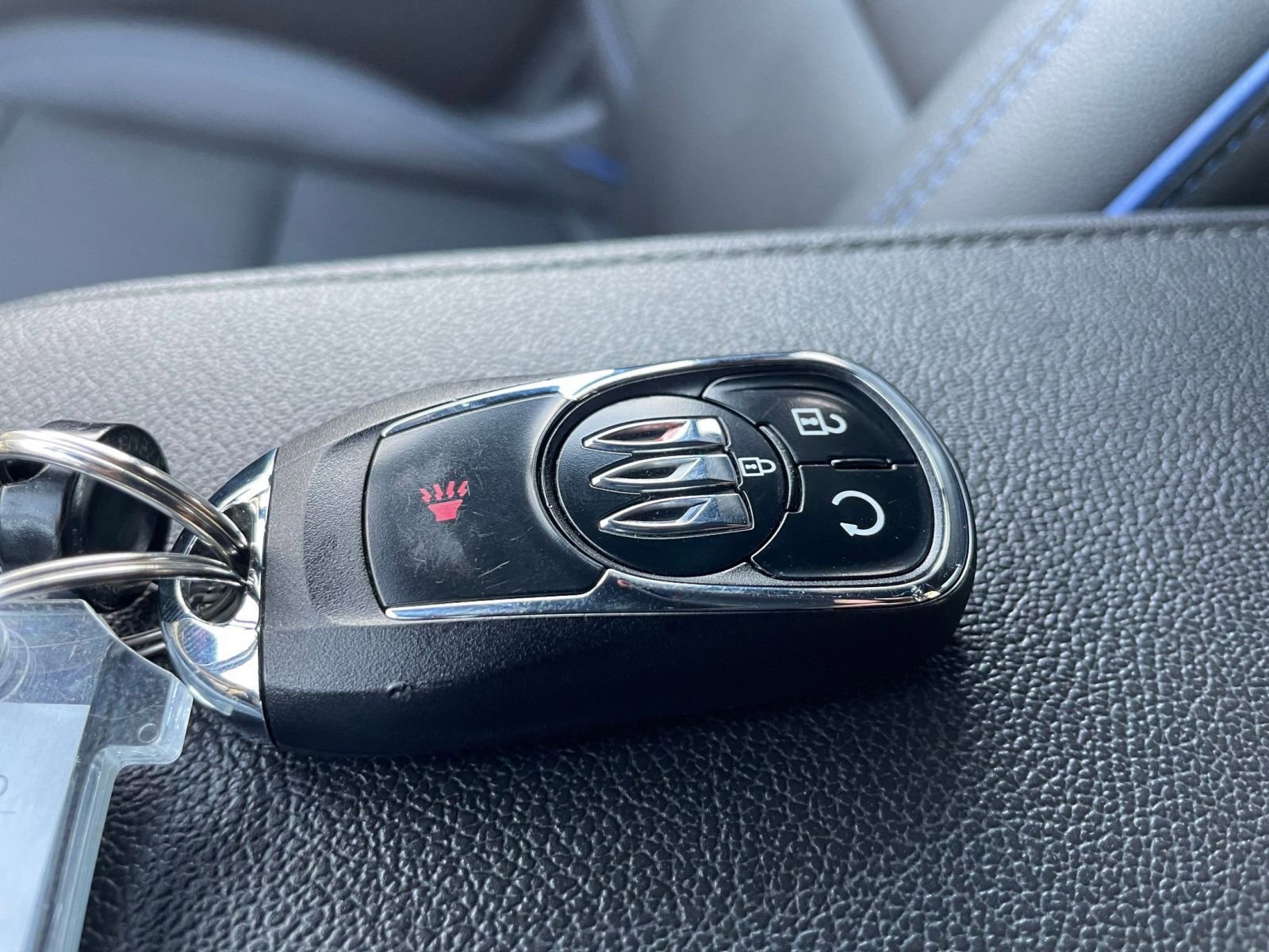 Used 2025 Buick Envista Sport Touring image 22