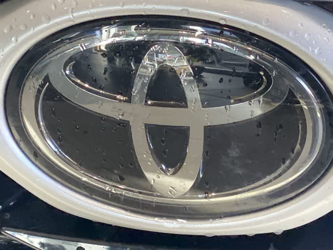 Used 2022 Toyota Highlander XLE AWD/4WD image 10