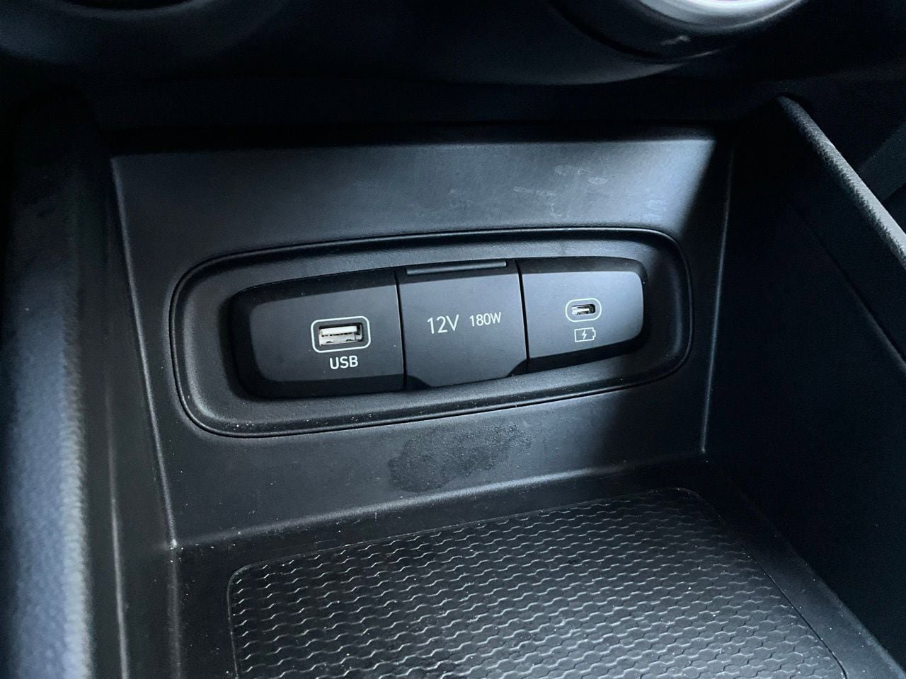 Used 2025 Hyundai Venue SEL image 25