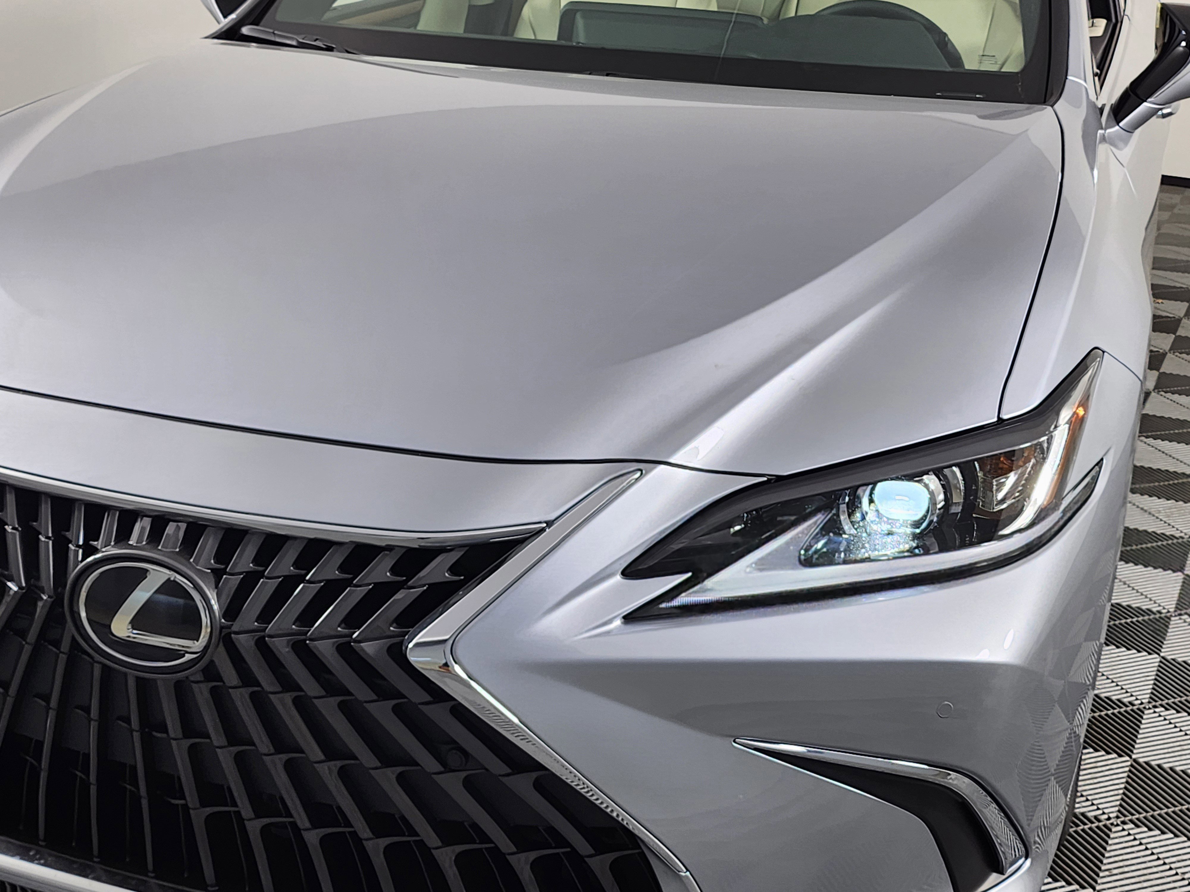 New 2025 Lexus ES 300h w/ Premium Package image 10