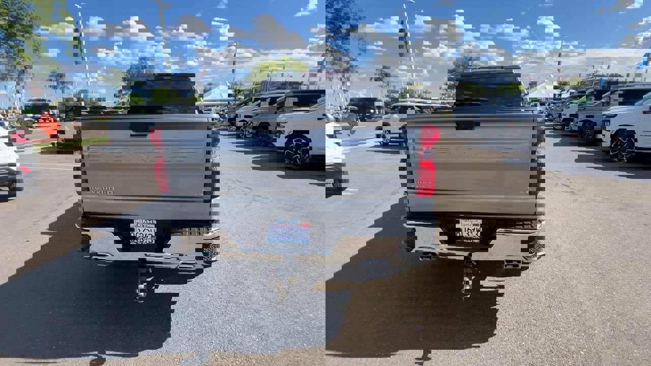 Used 2023 Chevrolet Silverado 1500 LT w/ Z71 Off-Road Package AWD/4WD image 6