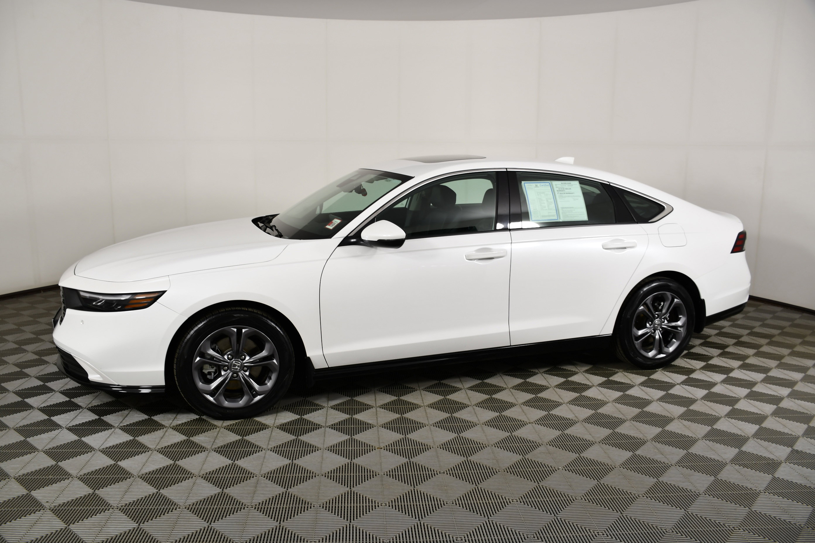 Certified 2025 Honda Accord EX-L image 9