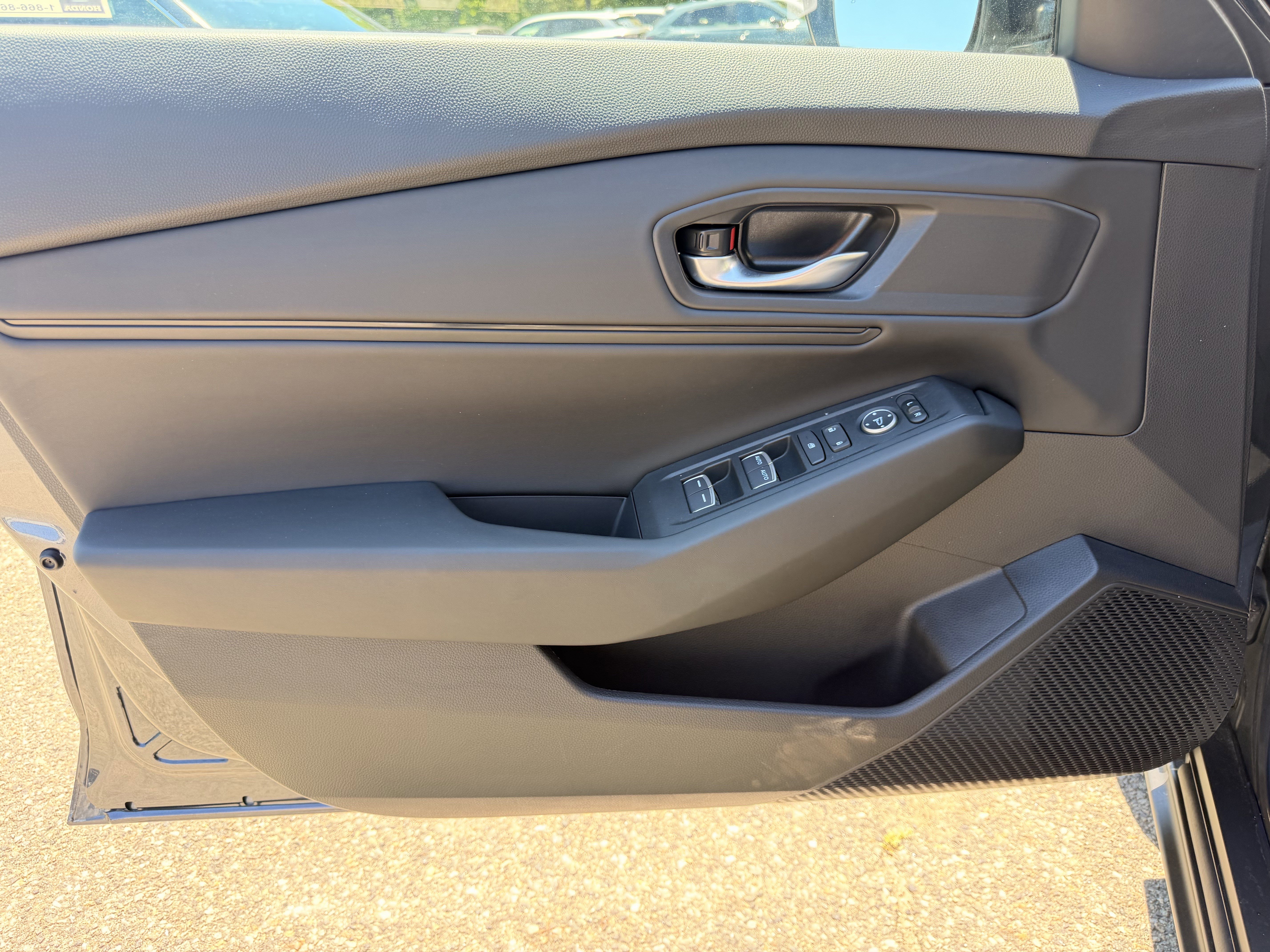Used 2025 Honda Accord SE image 12