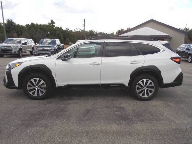 Used 2024 Subaru Outback Premium AWD/4WD image 2