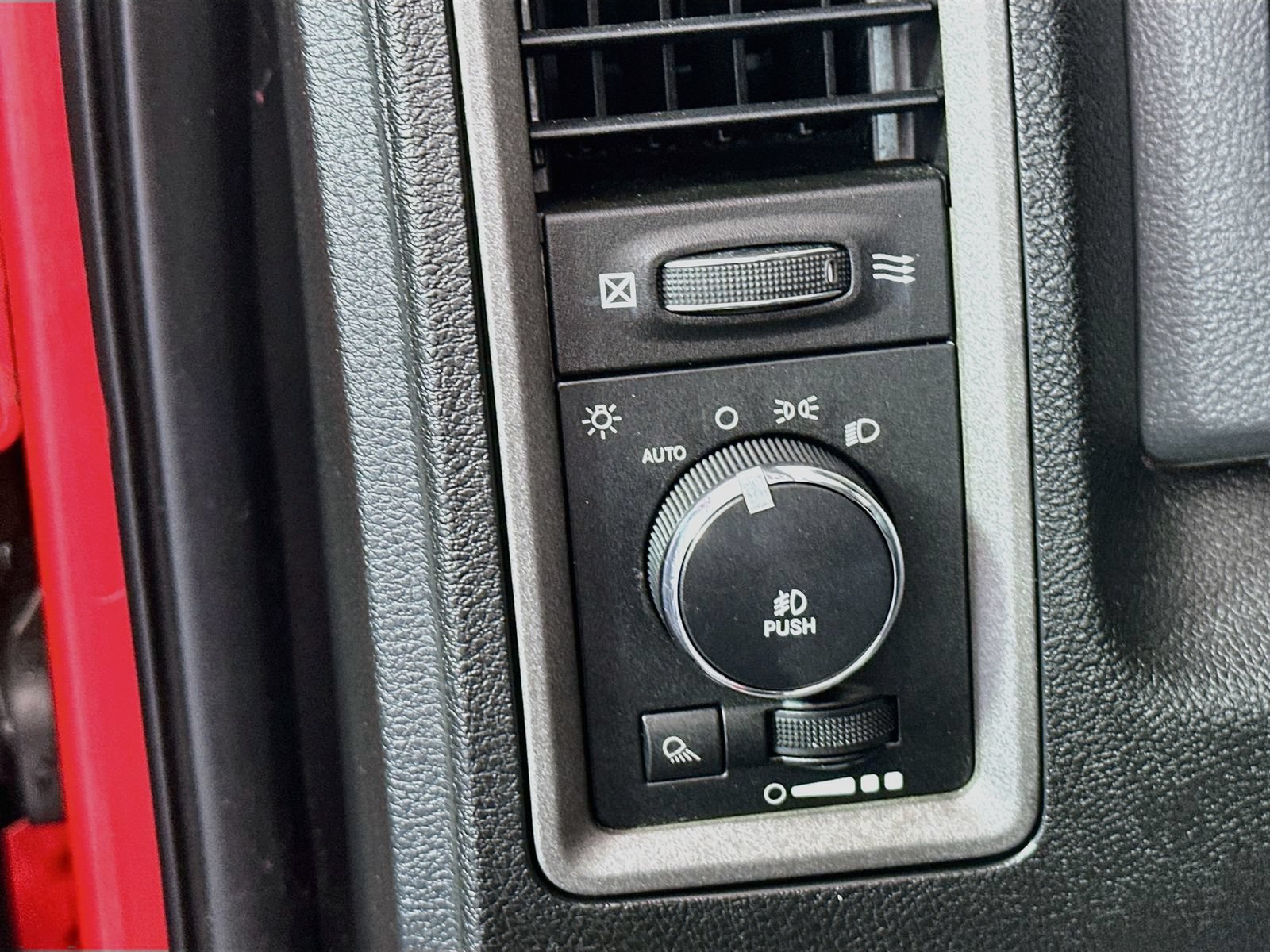 Used 2013 RAM 1500 Express RWD image 10
