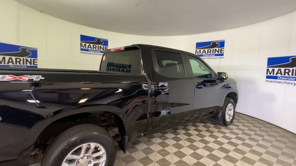 Used 2023 Chevrolet Silverado 1500 LT AWD/4WD image 2