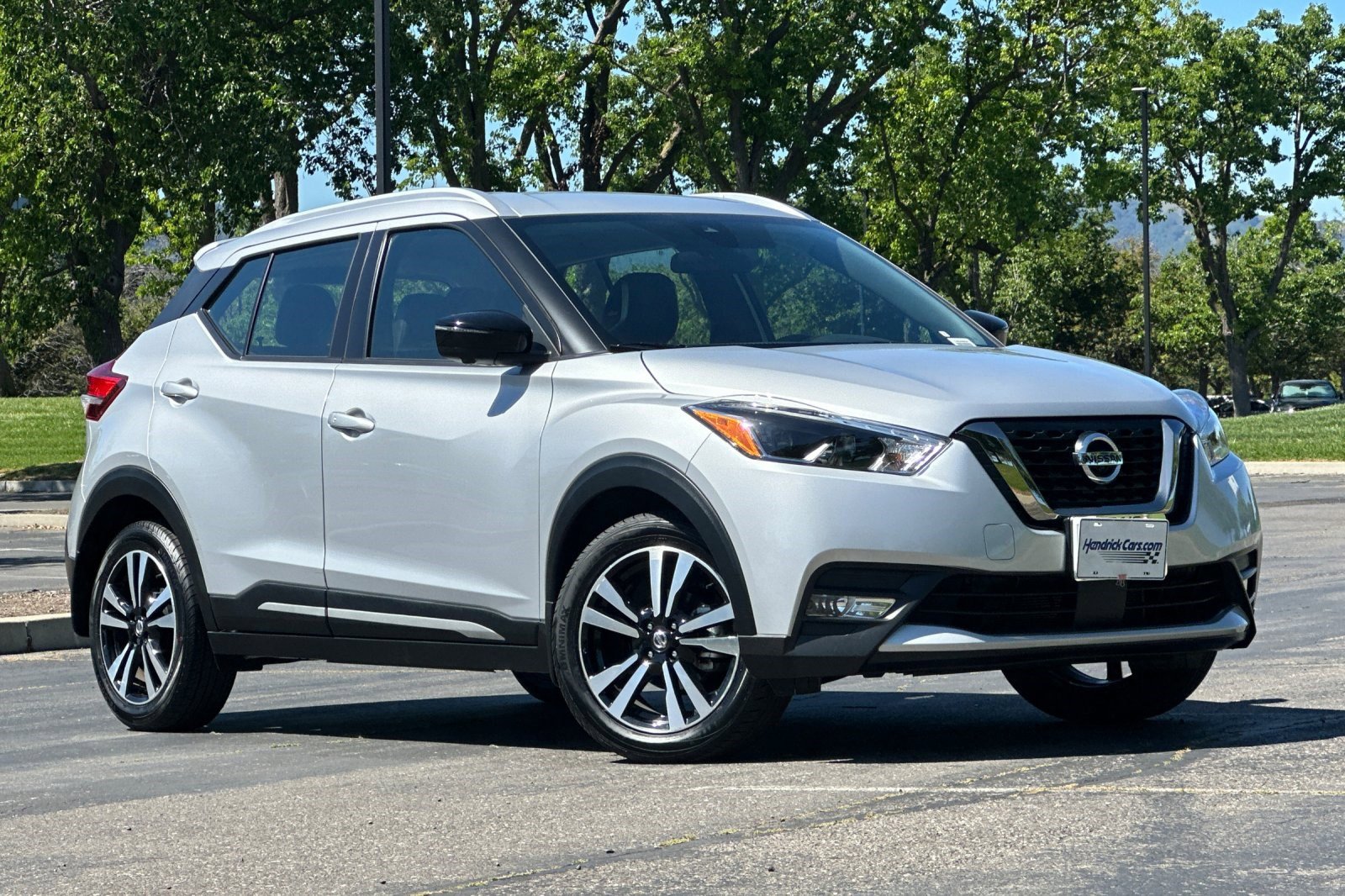 Used 2020 Nissan Kicks SR w/ SR Premium Package image 2