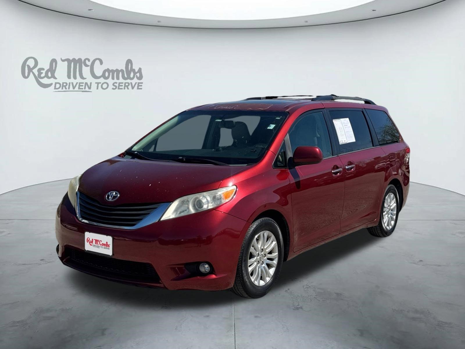 Used 2014 Toyota Sienna XLE image 1