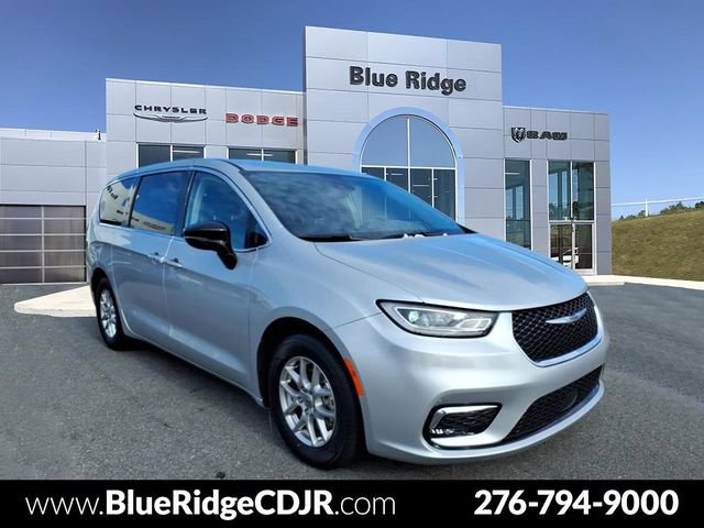 Used 2024 Chrysler Pacifica Touring-L image 1