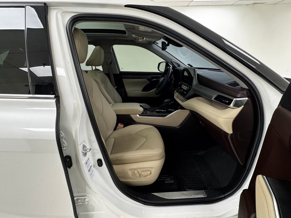 Used 2020 Toyota Highlander Platinum image 15