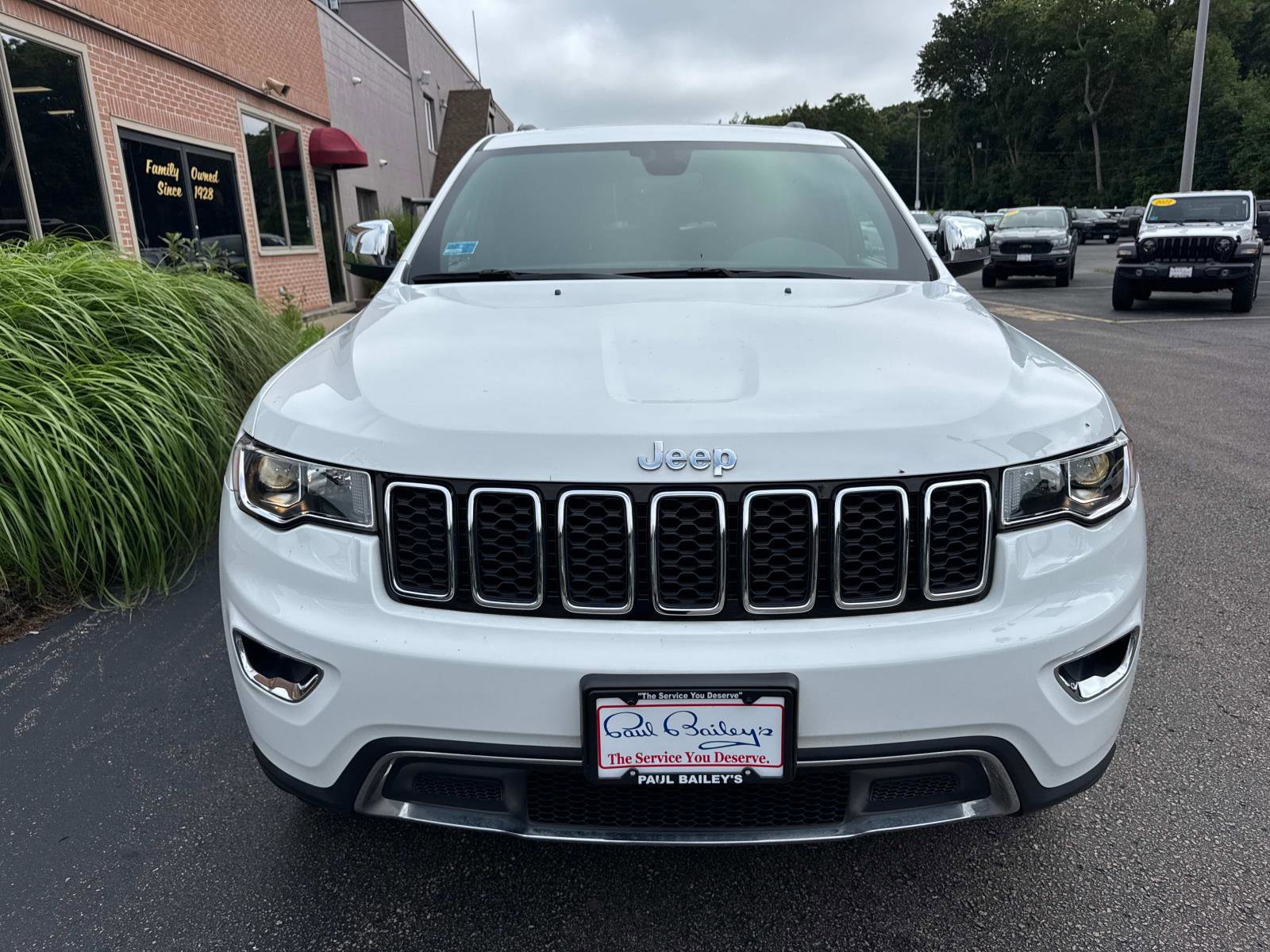 Used 2022 Jeep Grand Cherokee Limited image 2
