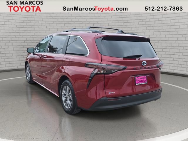 Used 2025 Toyota Sienna XLE image 7