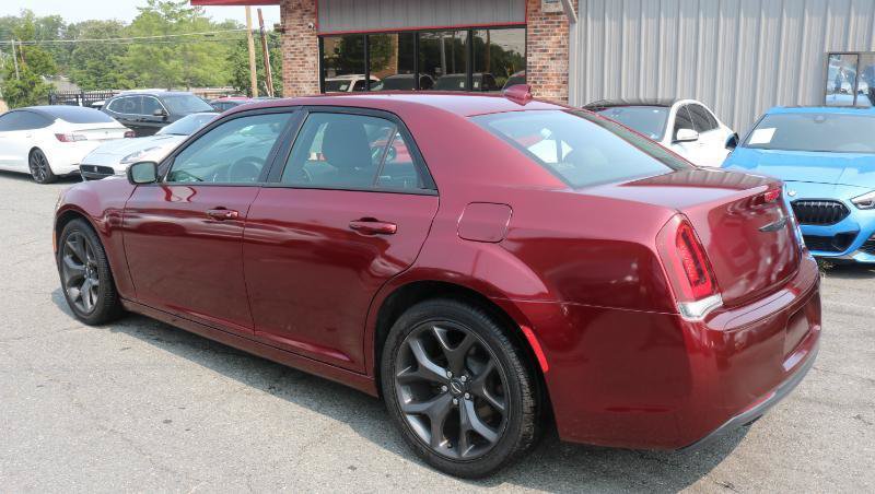 Used 2020 Chrysler 300 Touring w/ Sport Appearance Package RWD image 5