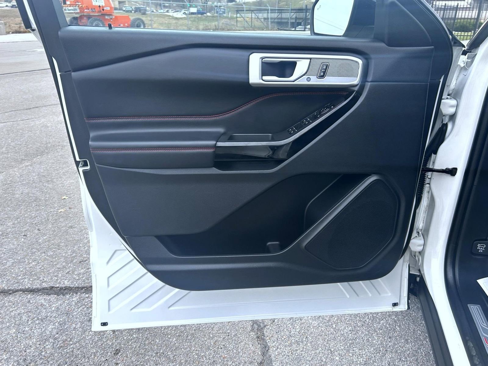 Used 2023 Ford Explorer ST-Line w/ Class IV Trailer Tow Package image 9