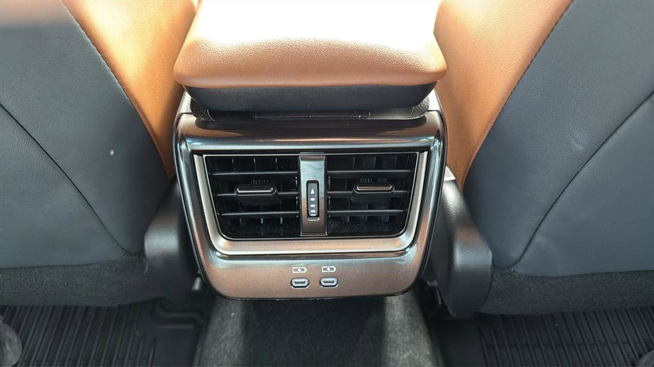 Used 2025 Toyota Crown Signia AWD/4WD image 18