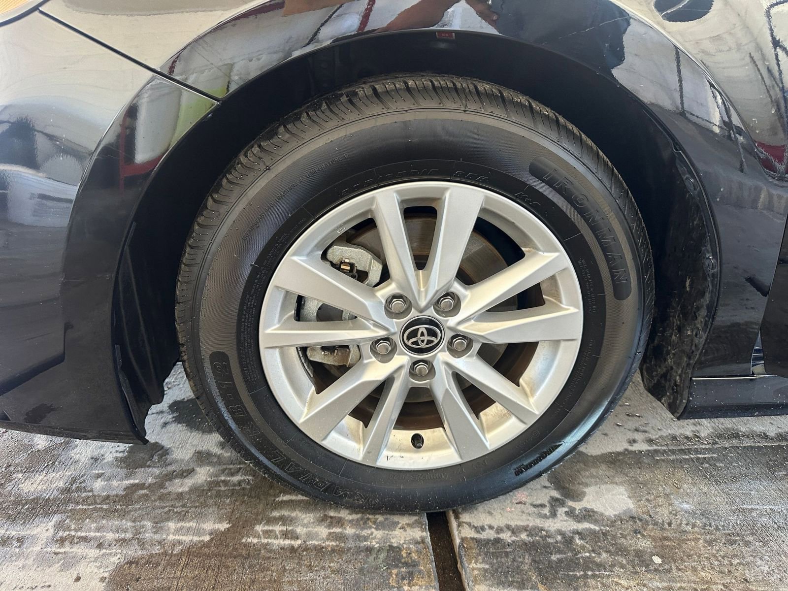 Used 2025 Toyota Camry LE image 29