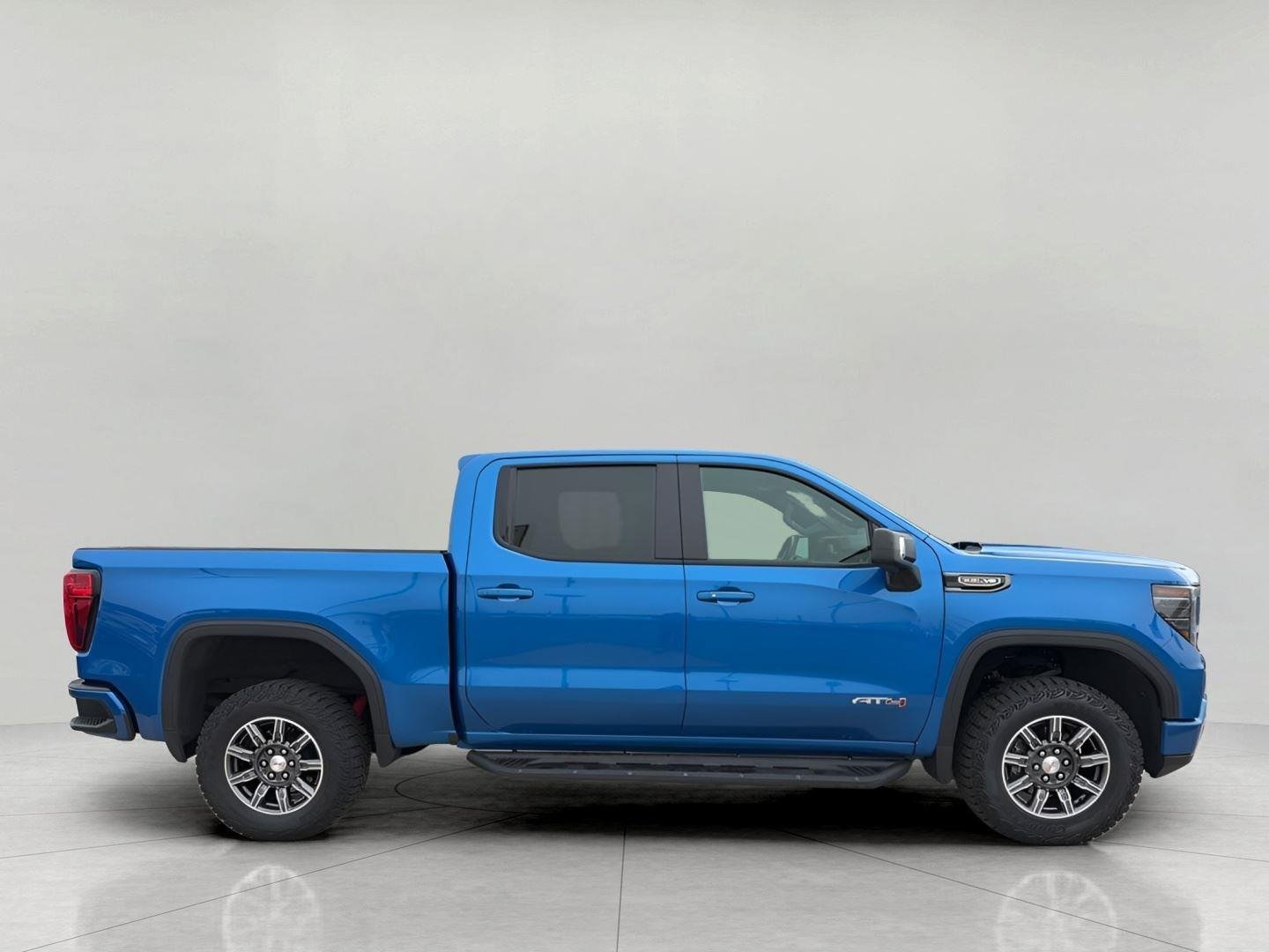 Used 2024 GMC Sierra 1500 AT4 w/ AT4 Premium Package AWD/4WD image 3