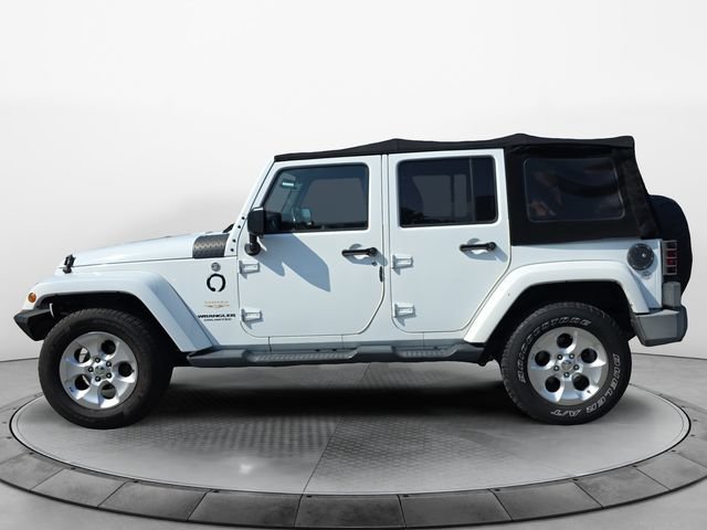 Used 2015 Jeep Wrangler Unlimited Sahara w/ Connectivity Group AWD/4WD image 2