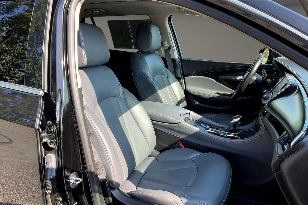 Used 2020 Buick Envision Essence w/ Experience Buick Package FWD image 32