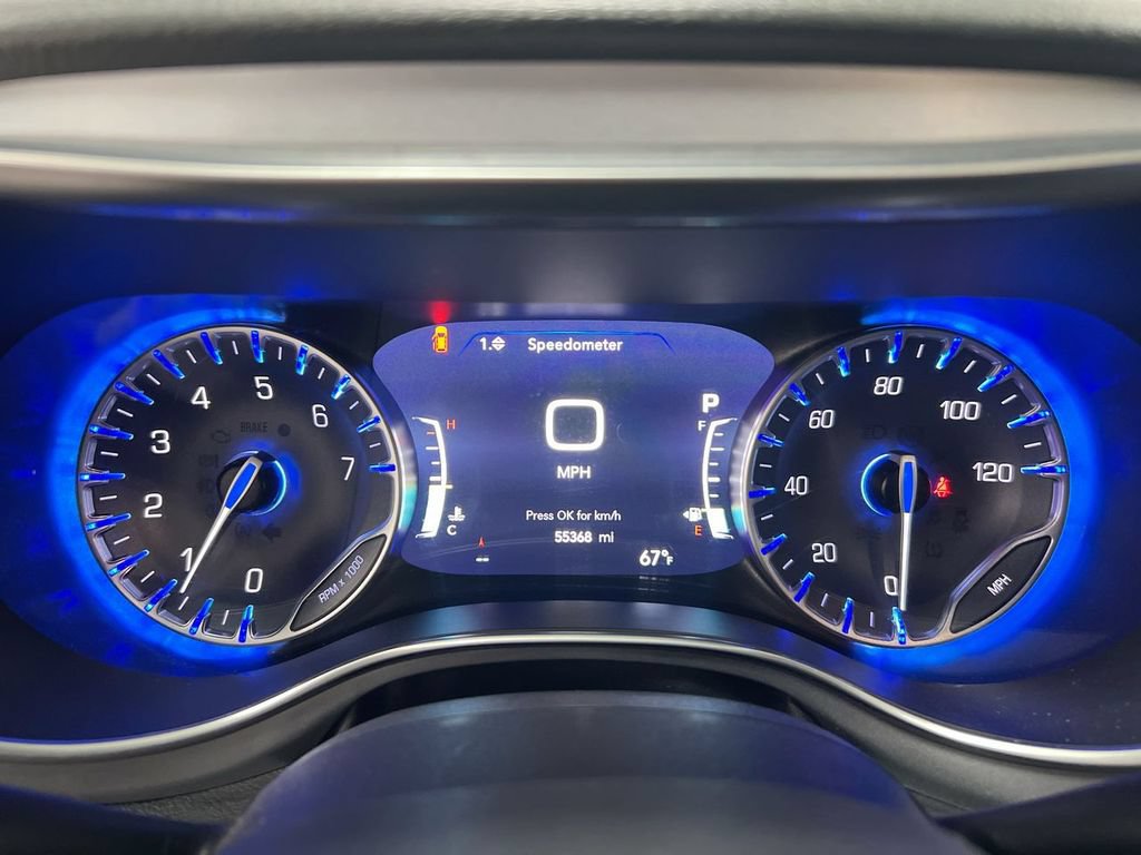 Used 2025 Chrysler Pacifica Limited FWD image 12