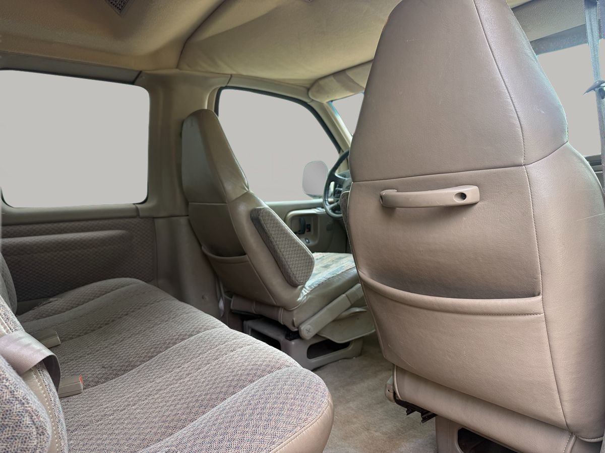 Used 1998 Chevrolet Express 2500 Passenger w/ Preferred Equipment Group RWD image 13